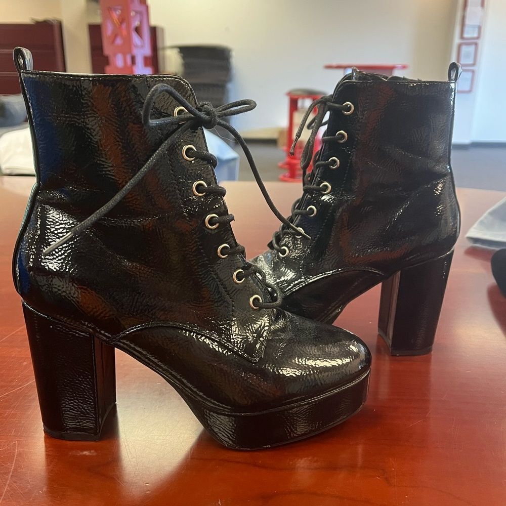 Forever 21 Black Patent Platform Lace Up Booties sz 7 EUC